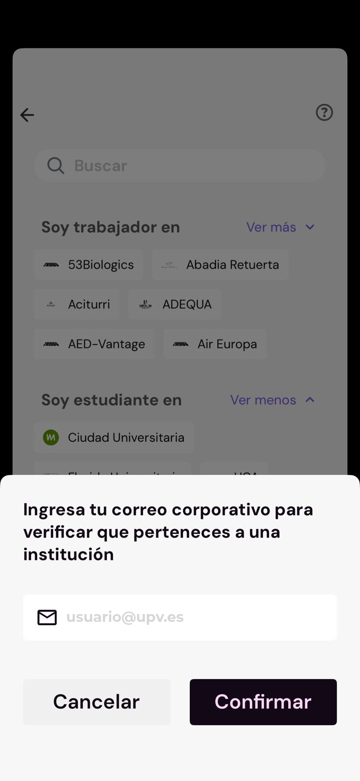 Captura de pantalla del buscador de empresas y universidades de la aplicación Tribbu y un campo de texto donde ingresar el correo electrónico